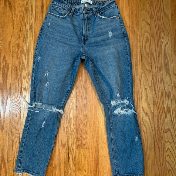 Abercrombie Curve Love High Rise Mom Jeans, size 27/4 R. - Picture 6 of 10